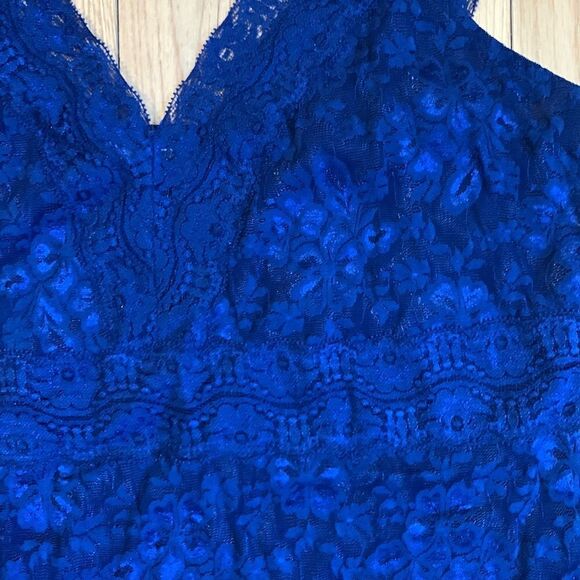 Roz & Ali Navy  lace cami tank top +lace straps + lightly lined + sz med - Picture 4 of 7